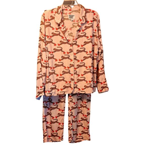 Bouffants & Broken hearts cheetah in heels pajama set size large - Picture 1 of 10